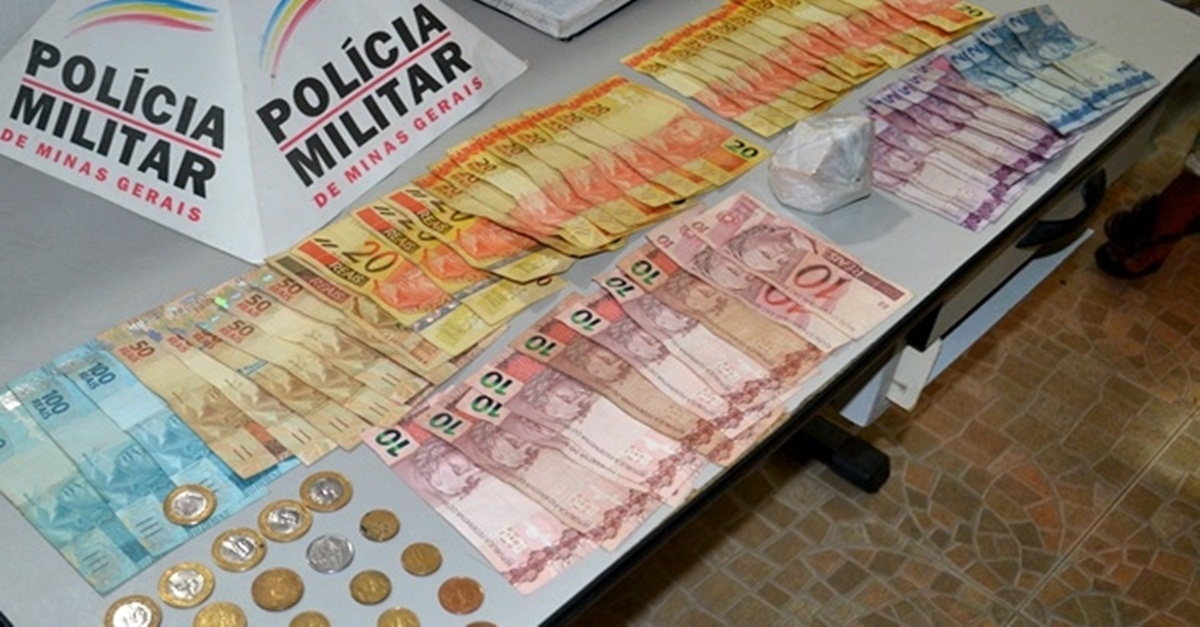 Mulher é detida em Muriaé, portando grande pedra de crack e quase R$ 1.300