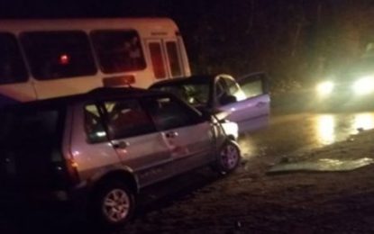 Acidente na zona rural de Pará de Minas deixa duas pessoas feridas