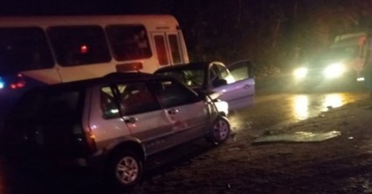 Acidente na zona rural de Pará de Minas deixa duas pessoas feridas