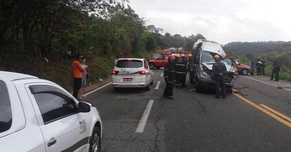 Acidente na BR-381 deixa seis mortos e mais de 10 feridos próximo a São Gonçalo do Rio Abaixo