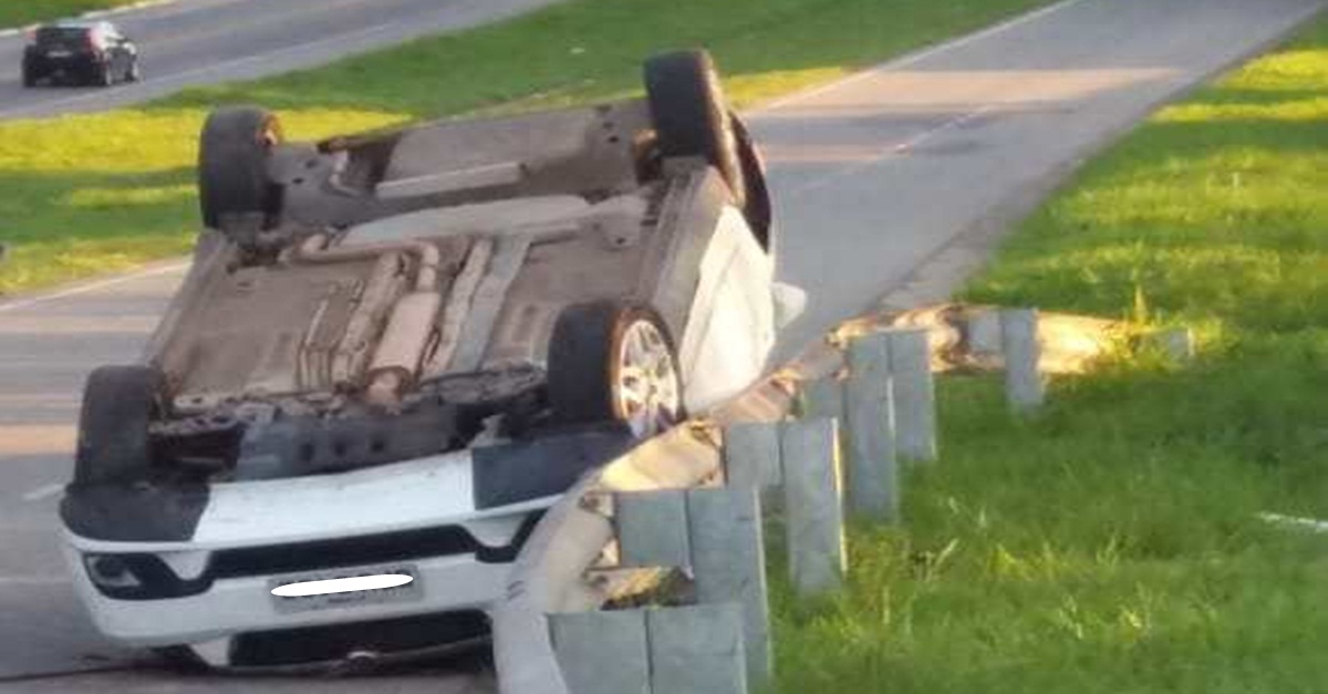 Duas pessoas ficam feridas após capotamento na MG-050 em Divinópolis