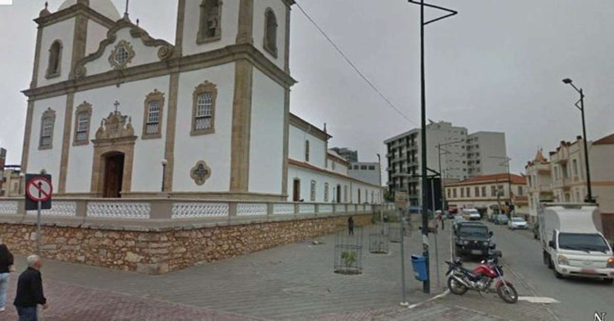 Ponto de táxi na Praça dos Andradas será realocado durante o Desfile das Rosas