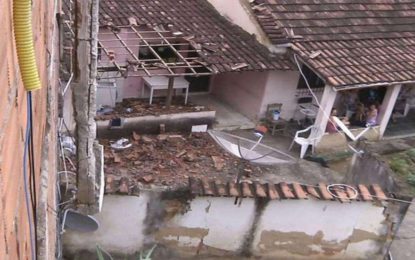 Moradores de Coronel Fabriciano sofrem com temporal nesse domingo (14)
