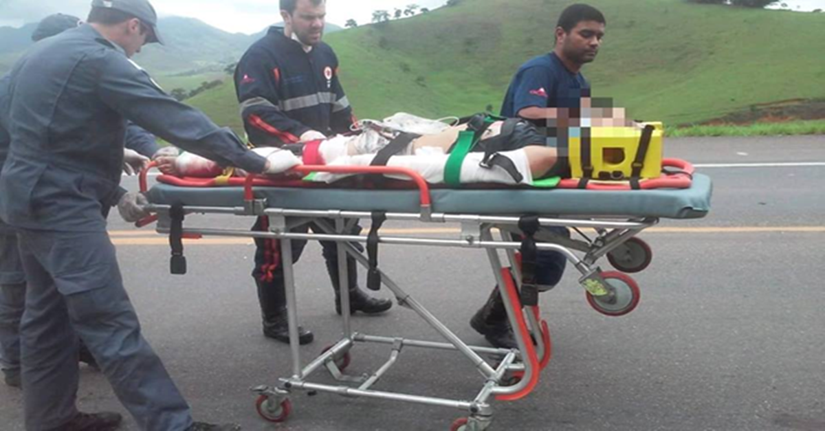 Acidente entre moto e carreta deixa duas pessoas feridas na BR-116 próximo a Itamuri