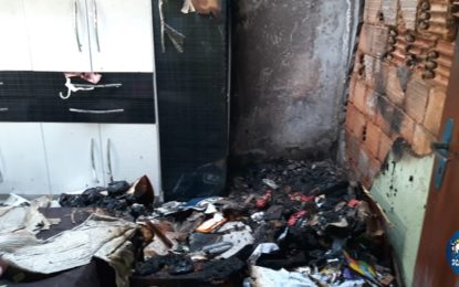 INCÊNDIO EM RESIDÊNCIA NO BAIRRO SÃO JOÃO EM CONSELHEIRO LAFAIETE