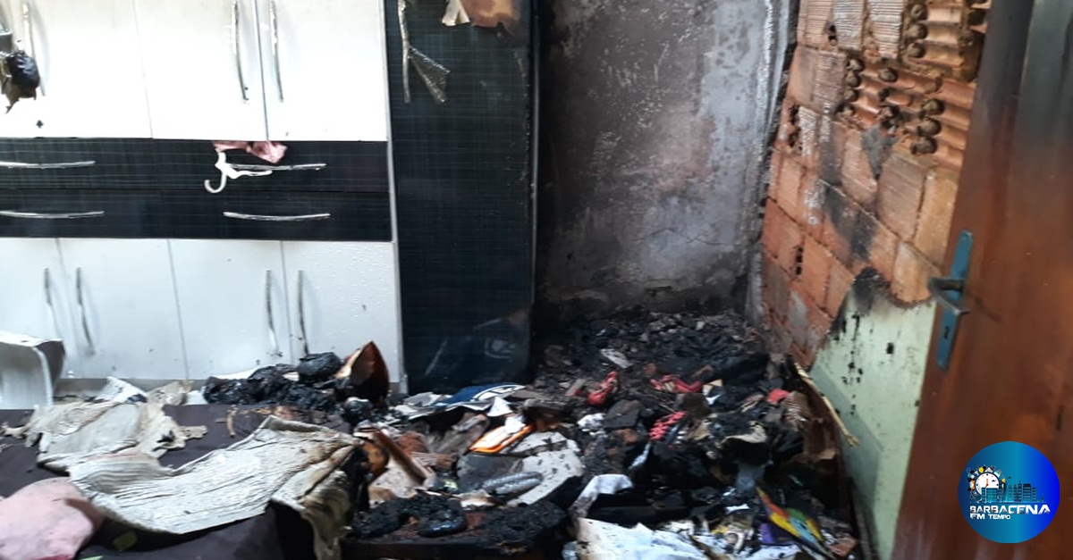 INCÊNDIO EM RESIDÊNCIA NO BAIRRO SÃO JOÃO EM CONSELHEIRO LAFAIETE