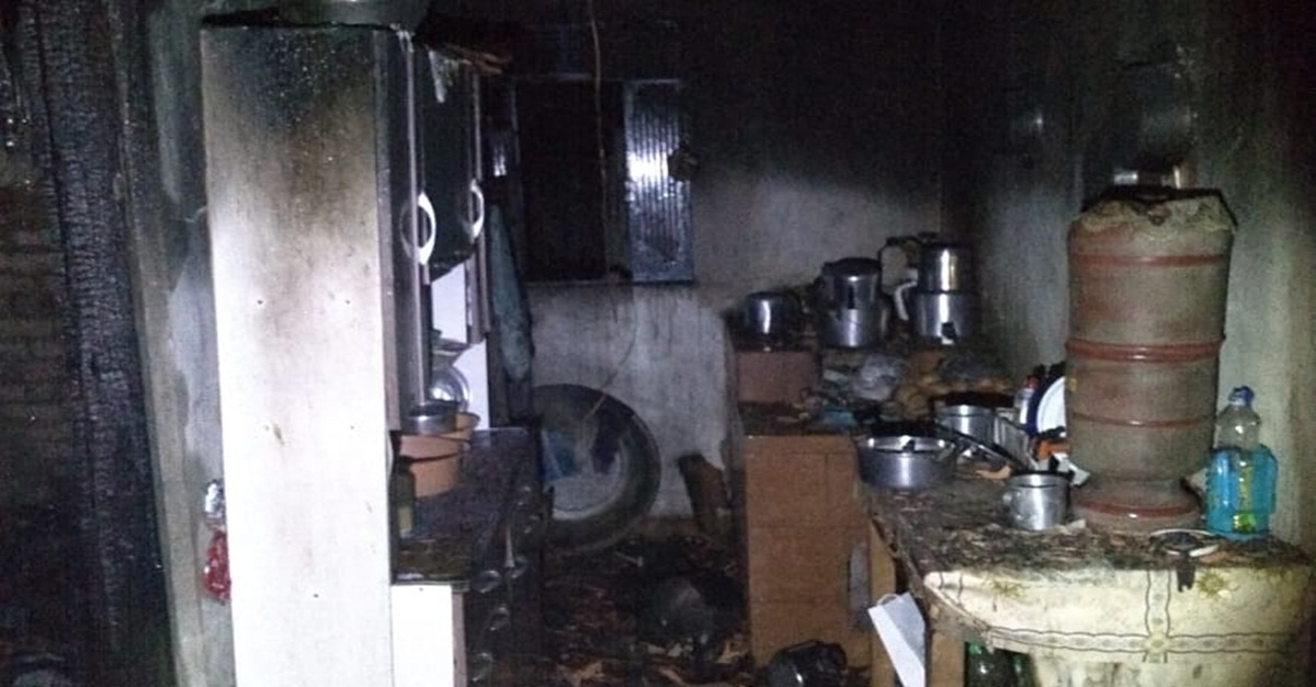 INCÊNDIO ATINGE RESIDÊNCIA DE IDOSA NA CIDADE DE PRADOS