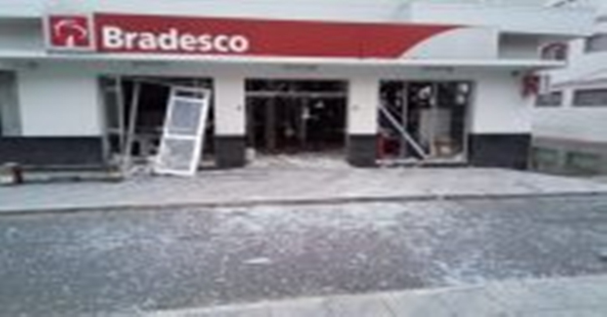 Bandidos fortemente armados explodem agência bancária no Sul de Minas