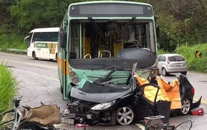 CARRETA PERDE O FREIO E CAUSA ENGAVETAMENTO NA BR-381 PRÓXIMO A BETIM