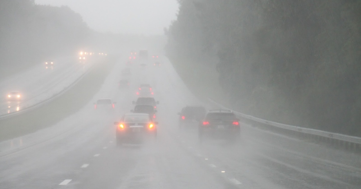 Homem morre e mulher fica gravemente ferida em colisão entre picape e carreta na BR-116 em Leopoldina