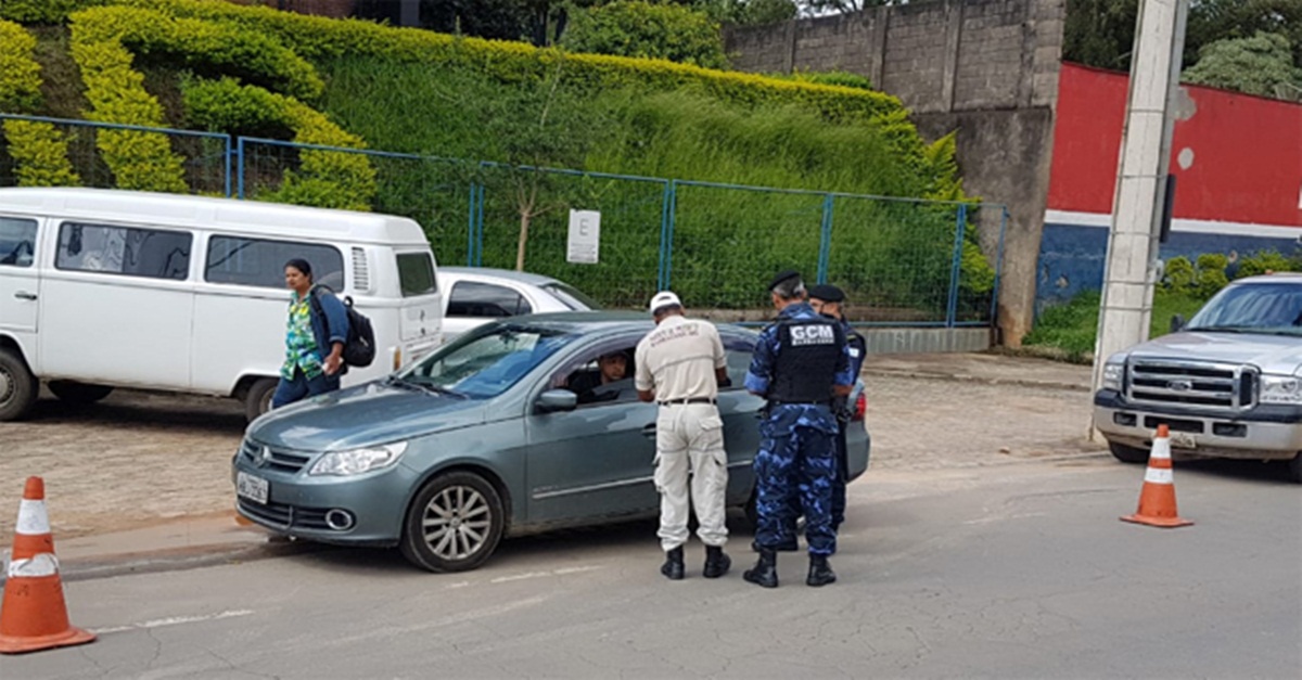 SUTRAM E GUARDA CIVIL MUNICIPAL REALIZAM BLITZ EDUCATIVA