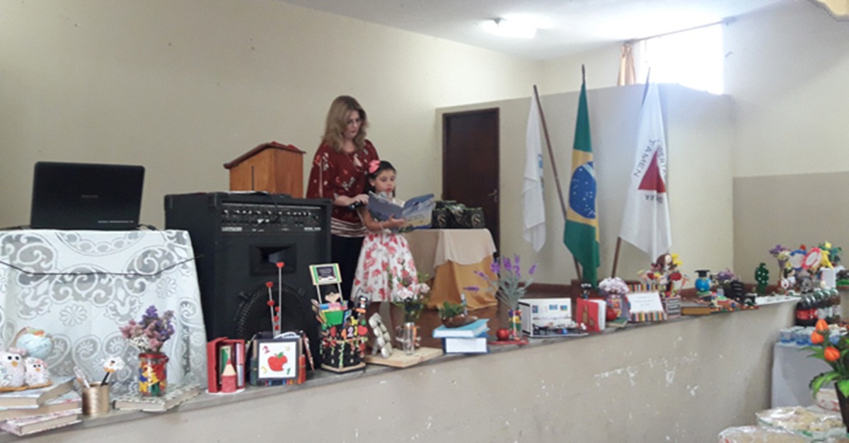 Prefeitura homenageia professores e premia vencedores do concurso de enfeites de mesa