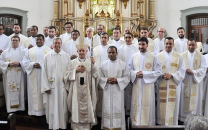 Diáconos e padres novos se encontraram com Dom Airton