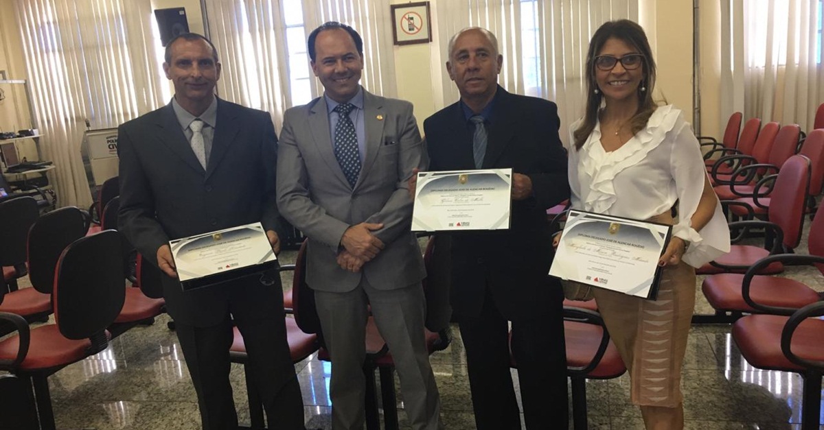 Policiais Civis aposentados recebem diploma do conselho superior da Polícia Civil