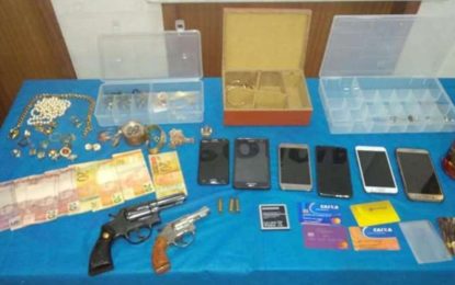 Polícia Militar prende cinco suspeitos de assaltar família na Zona da Mata