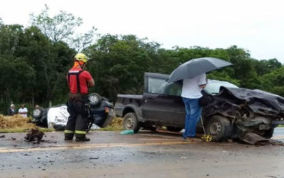 Grave acidente entre Arcos e Lagoa da Prata deixa três mortos e feridos