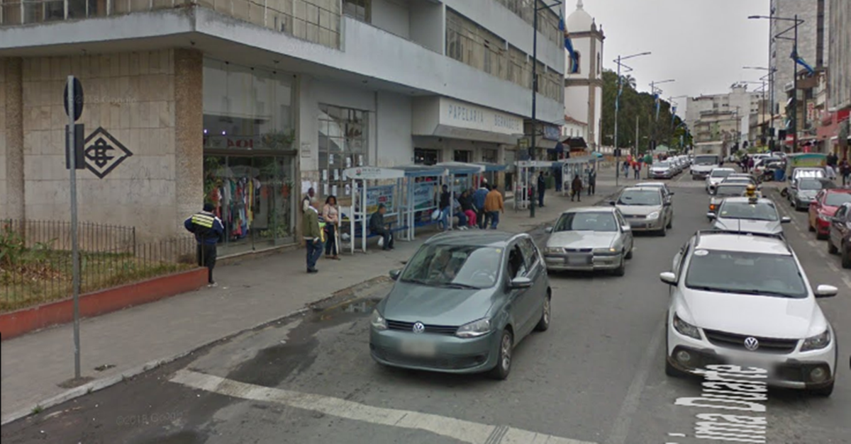 Ponto de ônibus em frente ao Clube Barbacenense volta a funcionar nesta quarta-feira