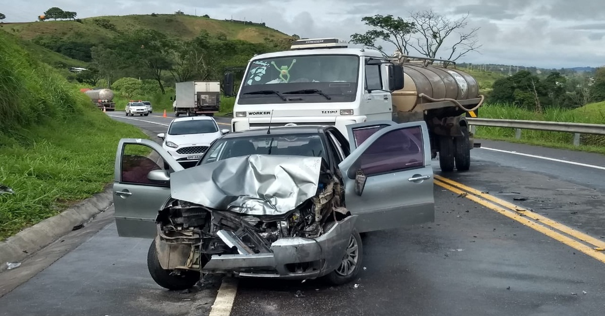 Quatro Barrosenses ficam feridos em acidente na BR-265 proximo da cidade de Barroso