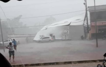 TEMPORAL DESABA ESTRUTURA DE POSTO DE COMBUSTÍVEL EM CIPOTÂNEA