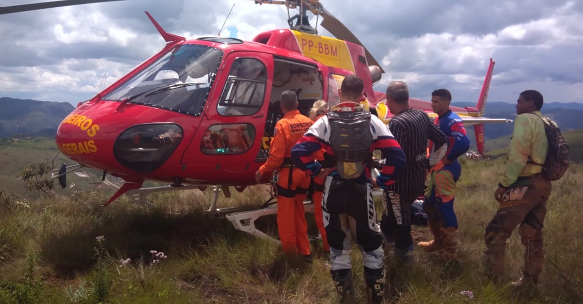 QUEDA DE MOTOCICLISTA EM TRILHA NA REGIÃO DE OURO BRANCO