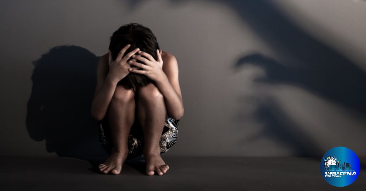 Professor de artes é preso na Praça da Estação suspeito de estuprar aluno de 9 anos em BH