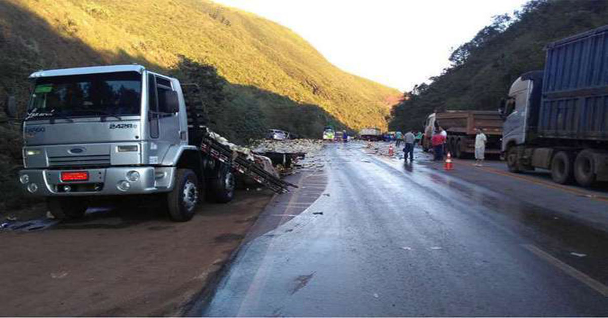 Acidente na BR-040 entre carro, caminhão e carreta deixa uma pessoa morta