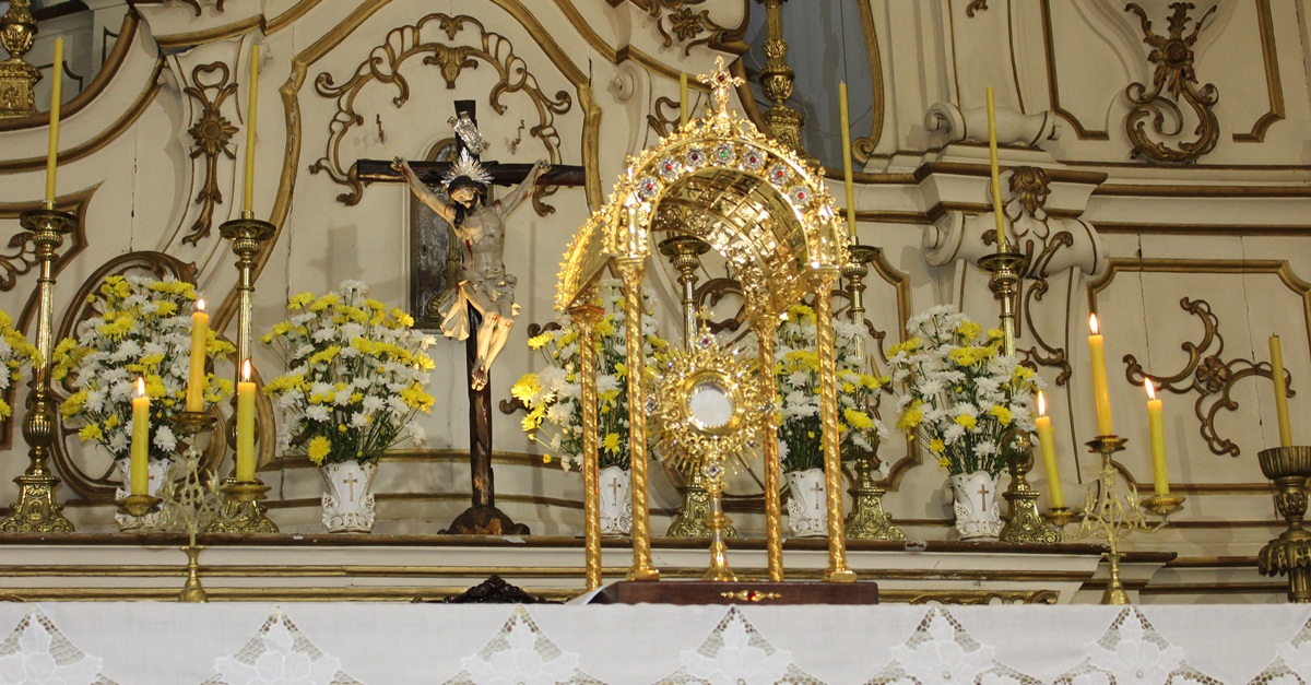 Santíssimo Sacramento em exposição para oração e adoração no Santuário da Piedade
