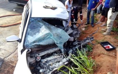 Motorista fica preso às ferragens após colisão com ônibus na BR-116 em Fervedouro – MG