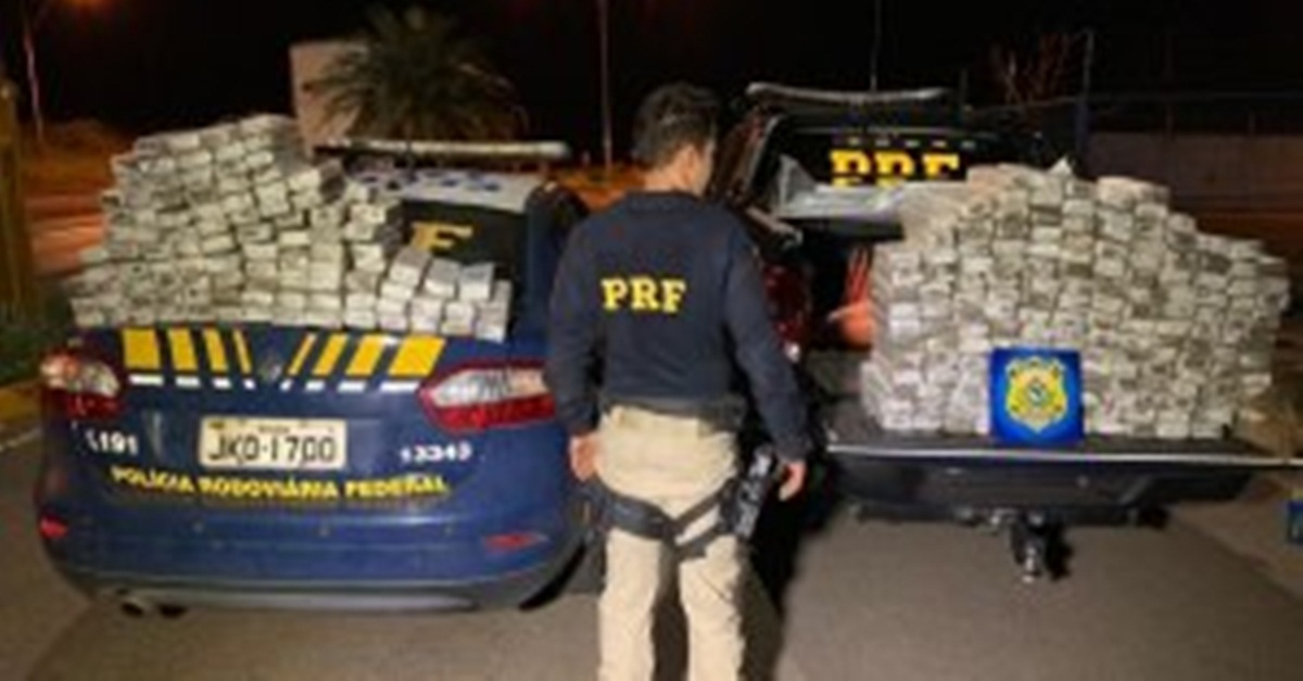 Polícia apreende mais de 260 kg de maconha com o rosto de Pablo Escobar em Patos de Minas