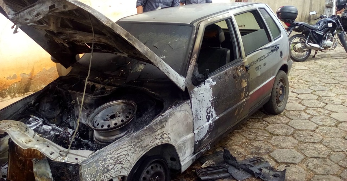 INCÊNDIO EM VEÍCULO DA PREFEITURA MUNICIPAL DE DORES DE CAMPOS