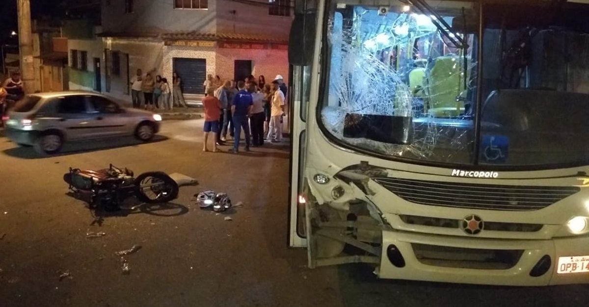 MILITAR DO EXÉRCITO FICA FERIDO EM COLISÃO ENTRE MOTO E ÔNIBUS EM SJDR