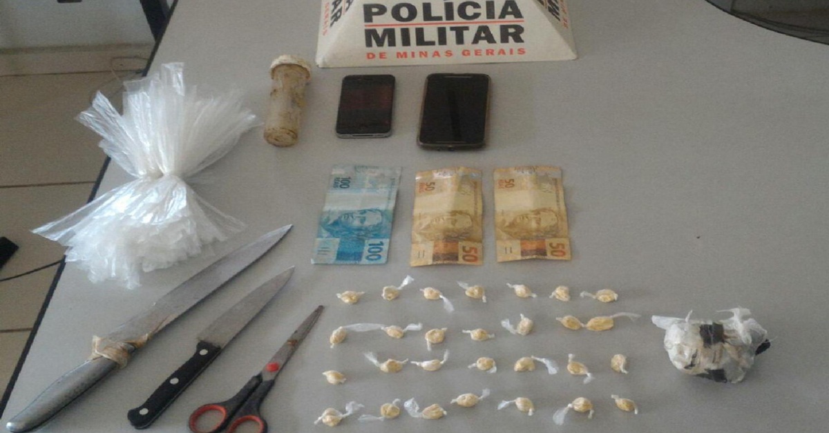 Casal é preso em flagrante por tráfico de drogas em Curral Novo De Minas, Antônio Carlos