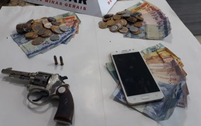 Dona de loja no Centro de Barbacena é vítima de assalto à mão armada