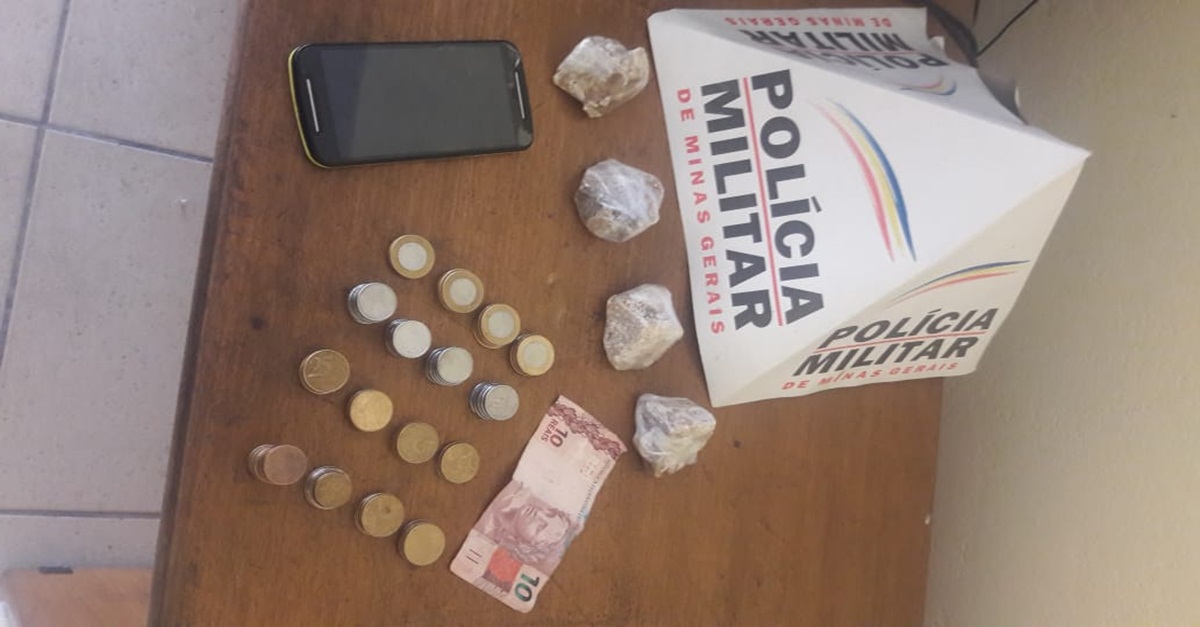 Homem de 32 anos, joga mochila com pedras de crack em um apartamento no Bairro Grogotó