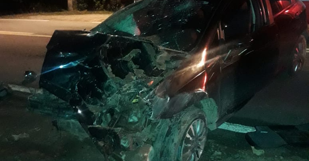 Motoristas ficam feridos em acidente na MG-338 proximidades do bairro Roman