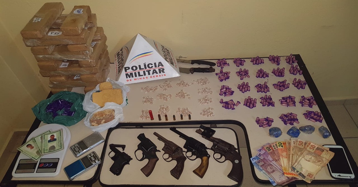POLÍCIA MILITAR FAZ PRISÕES E APREENSÃO DE DROGAS EM BARBACENA