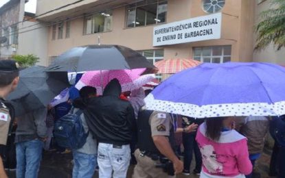 Decisão final de fechamento da E.E. Doutor Teobaldo Tollendal é da Secretaria de Educação