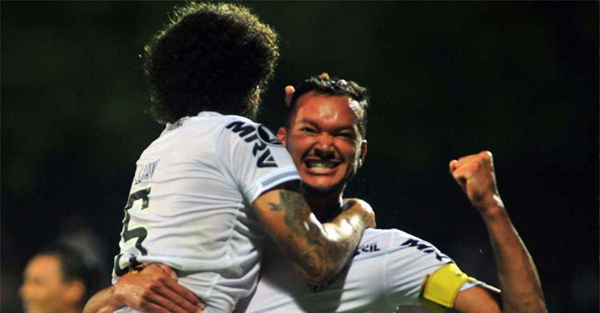 Galo bate o Defensor no Uruguai e segue com vantagem para a próxima partida