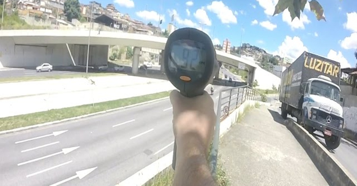 Projeto de lei propõe proibição do uso de radares móveis em rodovias de MG