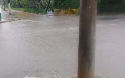 RIO ESTÁ EM SITUAÇÃO DE CRISE HÁ MAIS DE 30 HORAS POR CAUSA DE CHUVA