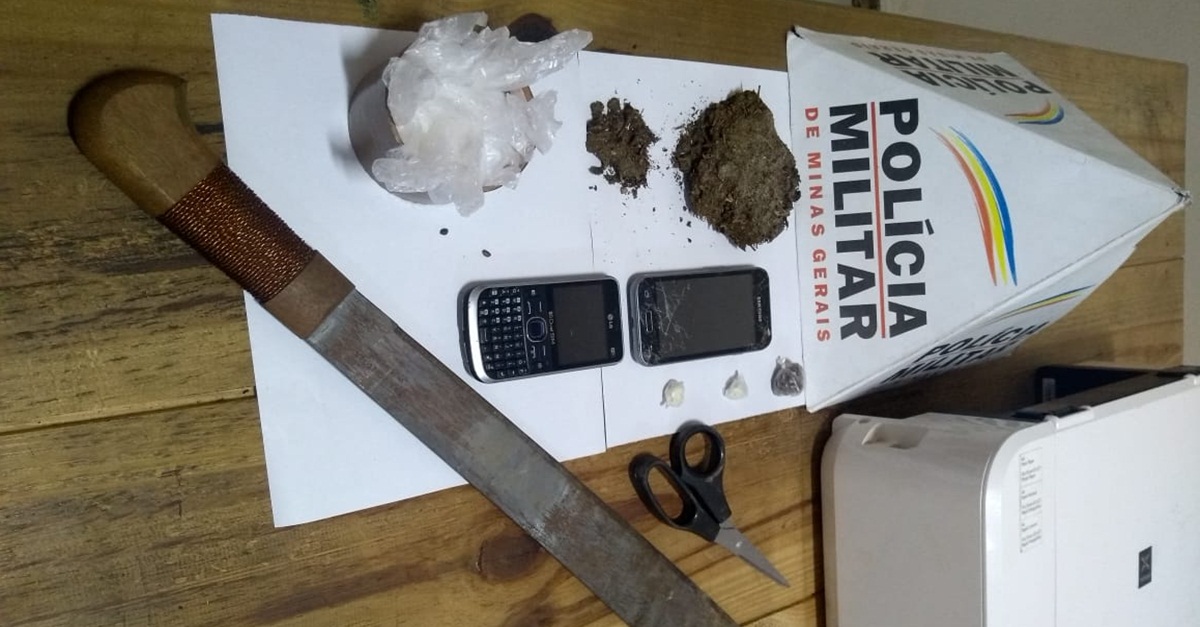 TRÁFICO ILÍCITO DE DROGAS ATRÁS DE CAMPO DE FUTEBOL EM BARBACENA