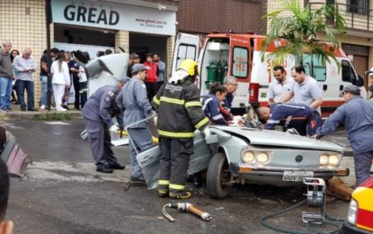 BOMBEIROS ATENDEM OCORRÊNCIA DE ACIDENTE DE TRÂNSITO EM CONSELHEIRO LAFAIETE