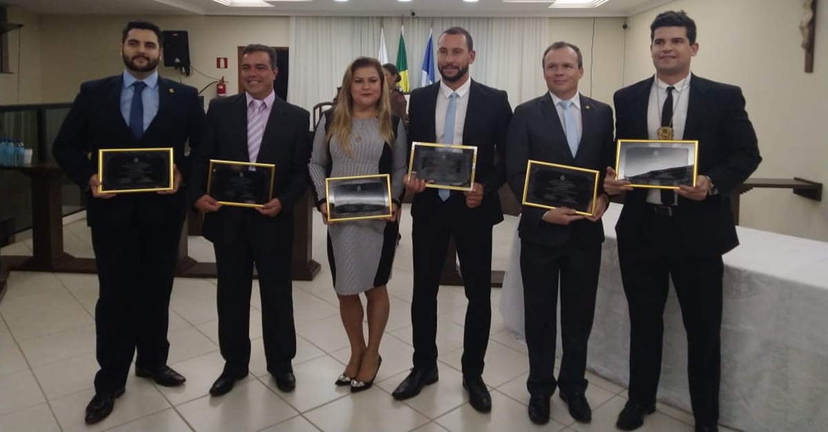 POLÍCIAIS CIVIS SÃO HOMENAGEADOS NA CÂMARA DE VEREADORES DE RESSAQUINHA