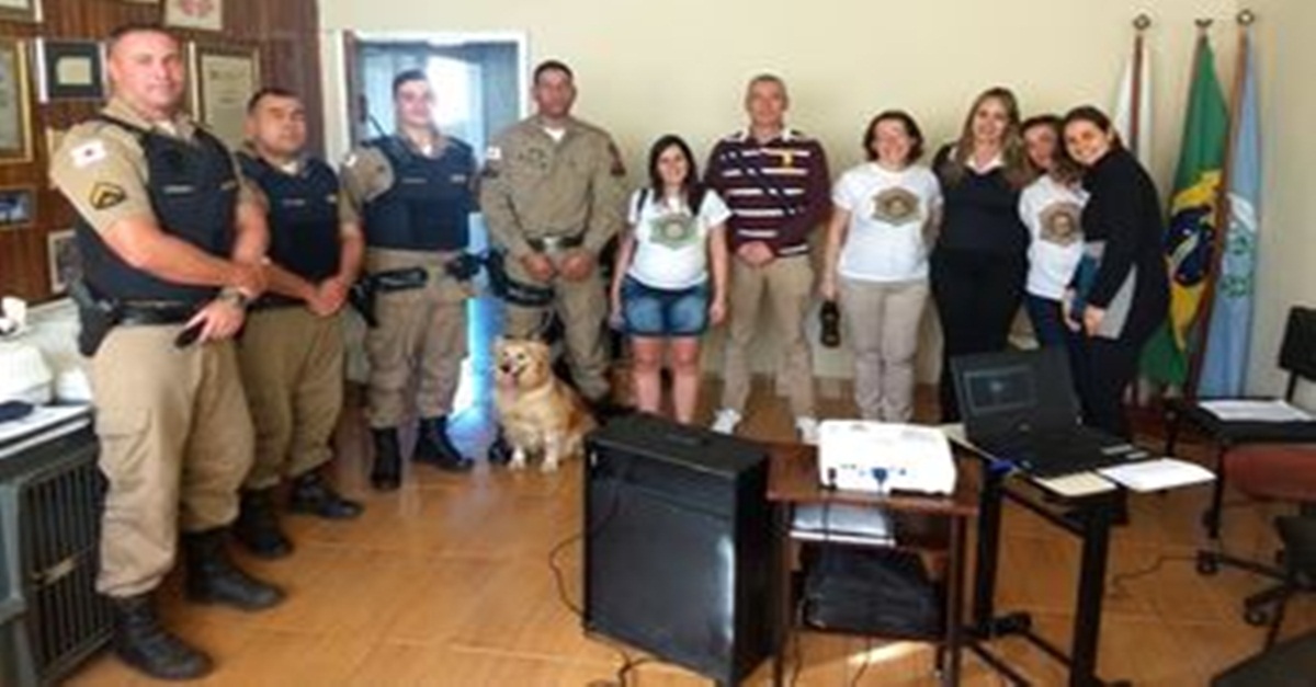 BARBACENA-PROJETO CINOTERAPIA