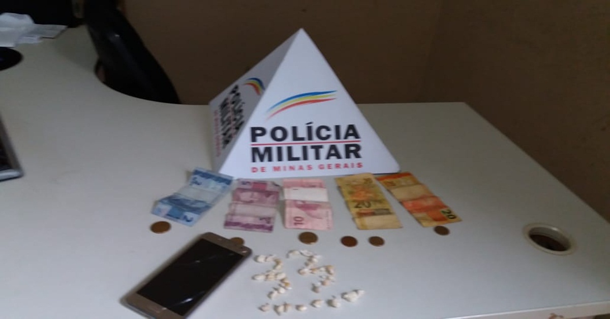 MULHER É PRESA COM MAIS DE 30 PEDRAS DE CRACK EM TIRADENTES