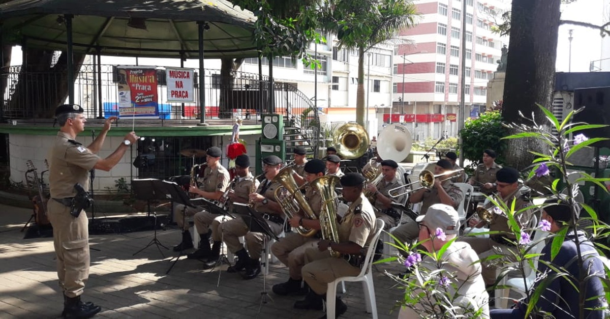 BANDA DE MÚSICA DA 13ªRPM REALIZOU UMA APRESENTAÇÃO NO MÚSICA NA PRAÇA