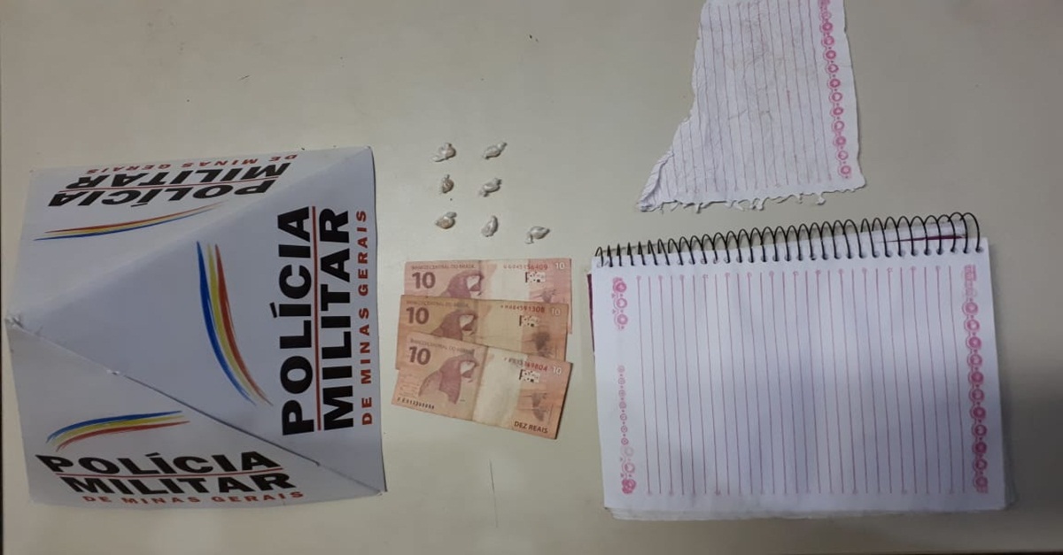 POLÍCIA MILITAR APREENDE DROGAS E AUTOR É LOCALIZADO E PRESO EM  SANTA CRUZ DE MINAS