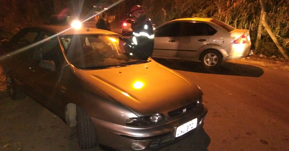 DOIS HOMENS FICAM FERIDOS EM COLISÃO DE VEÍCULOS NO BAIRRO SANTA LUZIA EM BARBACENA