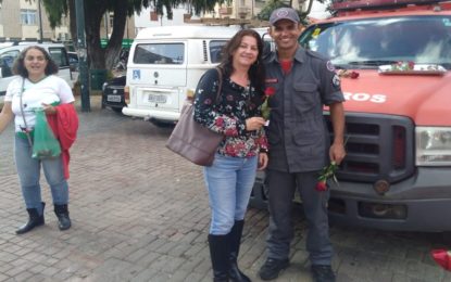 Centenas de estudantes ocupam as ruas em Barbacena contra o bloqueio de verbas