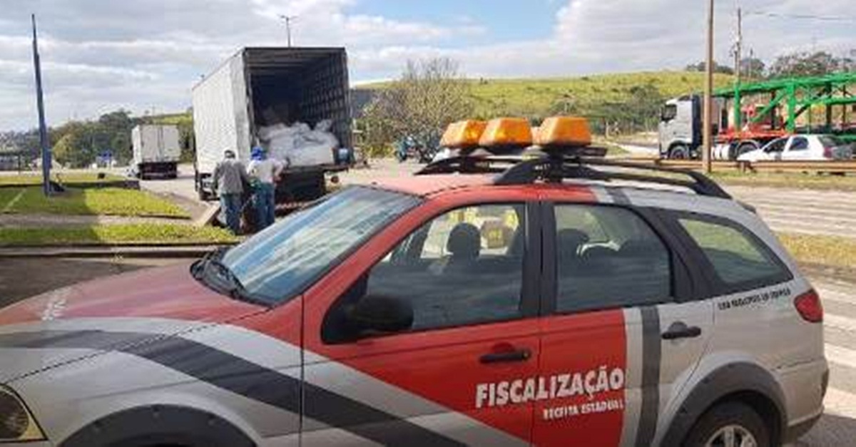 Receita Estadual intercepta carga de 6 mil pares de calçados falsificados